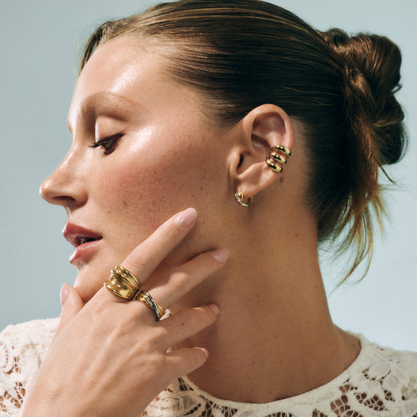 Boucles d'oreilles Alma Huggie