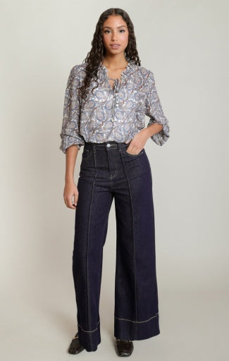 Blouse à manches ballon Dex, coloris paisley bleu/marron, autre vue du vêtement porté