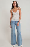 Camisole en dentelle Dex, coloris avoine chiné, vêtement porté en tenue