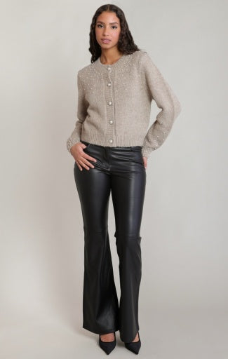 Cardigan à col rond orné Dex, coloris taupe clair chiné, vêtement porté en tenue