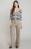 Cardigan rayé chiné Dex, coloris rayures écrues et marine, vêtement porté en tenue