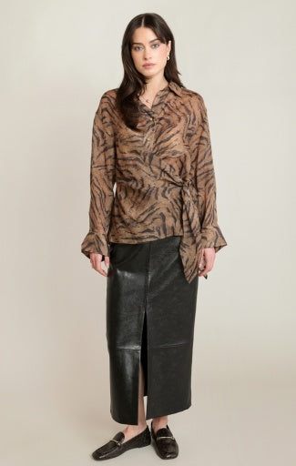 Chemise portefeuille à imprimé animal Dex, coloris imprimé animal brun, vêtement porté en tenue