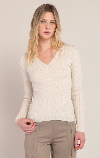 Haut en tricot côtelé Dex, coloris crème, vêtement porté