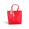 Sac à main Maison Taïga Charme rouge en cuir grainé avec foulard décoratif à motifs géométriques