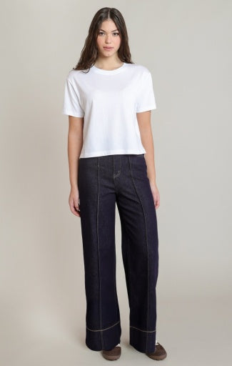 Pantalon en denim à détails de surpiqûres Dex, coloris indigo foncé, vêtement porté en tenue