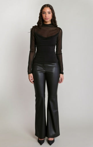Pantalon en similicuir Dex, coloris noir, vêtement porté en tenue