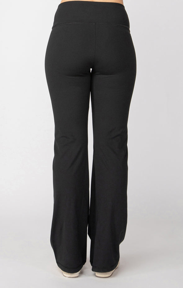 Pantalon noir de dos