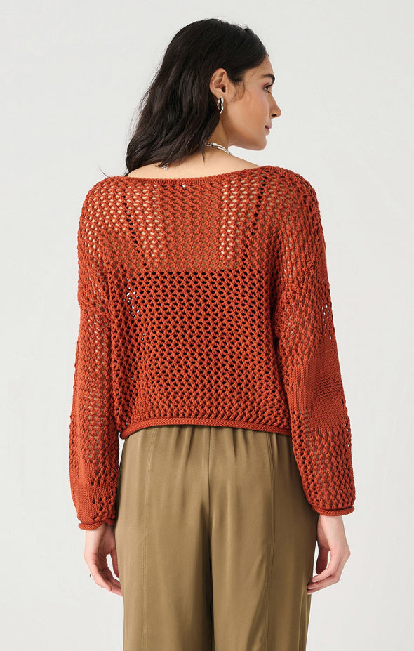 Pull fleuri fait au crochet orange de dos