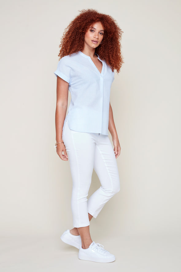 Blouse bleue de côté