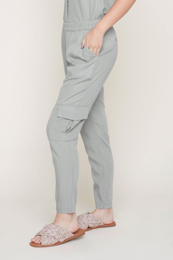 Pantalon vert de côté