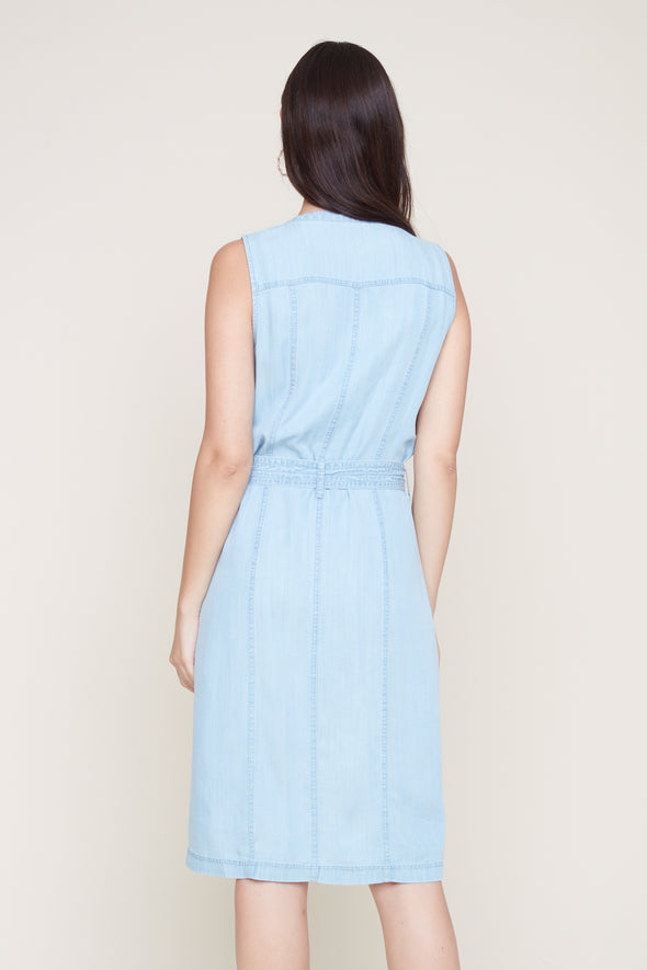 Robe bleue de dos