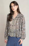 Blouse à imprimé orchidées Dex, coloris imprimé orchidées marron et bleu pâle, vêtement porté