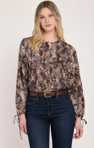 Blouse à imprimé serpent Dex, coloris imprimé serpent marron et noir, vêtement porté