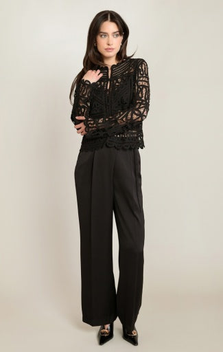 Blouse au crochet Dex, coloris noir, vêtement porté en tenue