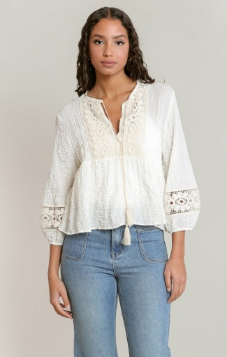 Blouse au crochet Dex, coloris écru, vêtement porté