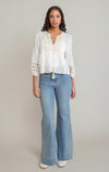 Blouse au crochet Dex, coloris écru, vêtement porté en tenue