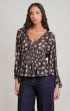 Blouse smockée Dex, coloris marron/crème floral, vêtement porté