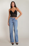 Camisole brodée Dex, coloris noir, vêtement porté en tenue