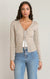 Cardigan à nouer devant Dex, coloris avoine, vêtement porté