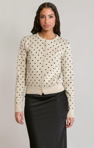 Cardigan à pois Dex, coloris avoine à pois noirs, vêtement porté