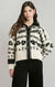 Cardigan jacquard à fleurs Dex, coloris ivoire à fleurs noires, vêtement porté