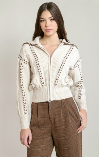 Cardigan torsadé zippé Dex, coloris avoine/brun, vêtement porté