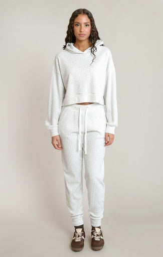 Chandail à capuchon côtelé doux Dex, coloris blanc chiné, vêtement porté en tenue