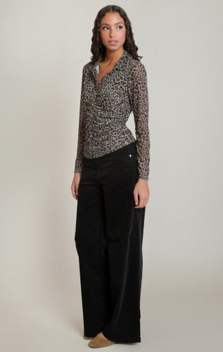 Chemise en résille à imprimé léopard Dex, coloris imprimé léopard, vêtement porté en tenue