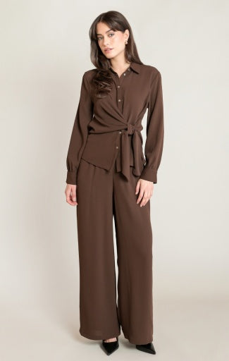 Chemise nouée Dex, coloris brun, autre vue du vêtement porté