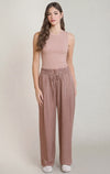 Débardeur côtelé Dex, coloris rose poudré, vêtement porté en tenue
