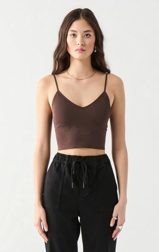 Haut-brassière sans coutures Dex, coloris brun, vêtement porté
