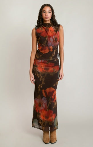 Haut en résille à motif floral Dex, coloris marron/orange floral, vêtement porté en tenue