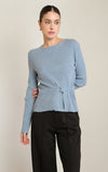 Haut en tricot à boucle Dex, coloris bleu pâle, vêtement porté