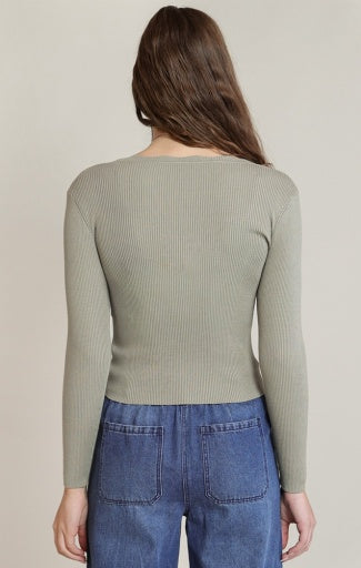Haut en tricot à encolure festonnée Dex, coloris sauge clair, vue de dos