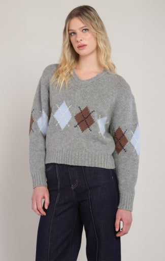 Haut en tricot à motif argyle Dex, coloris gris à losanges, vêtement porté