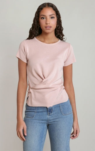 Haut portefeuille croisé à boutons Dex, coloris rose doux, vêtement porté