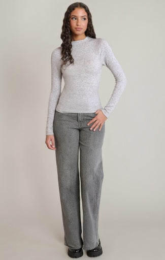 Jean à imprimé serpent Dex, coloris charbon, vêtement porté en tenue