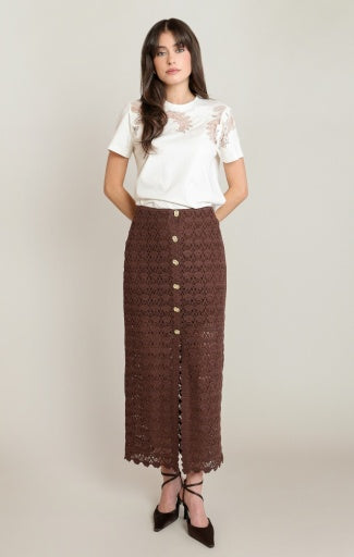 Jupe au crochet Dex, coloris chocolat, vêtement porté en tenue
