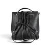 Vue arrière du sac à dos Maison Taïga en cuir végan noir grainé avec bretelles ajustables et poignée supérieure