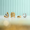 Manchette d’oreille Rivka de Mia, présentation avec d’autres bijoux de la collection