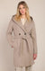 Manteau à capuchon ceinturé Dex, coloris pierre, vêtement porté