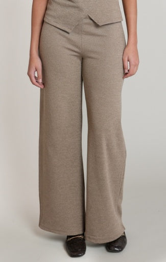 Pantalon à enfiler Dex, coloris brun doux, vêtement porté