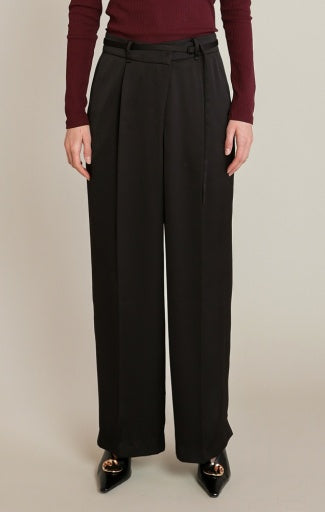 Pantalon ceinturé Dex, coloris noir, vêtement porté