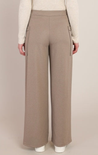 Pantalon en sergé à poches Dex, coloris taupe chaud, vue de dos