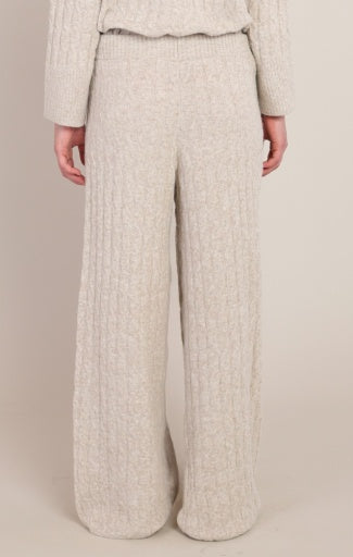 Pantalon en tricot torsadé Dex, coloris beige, vêtement porté en tenue