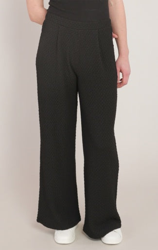 Pantalon texturé à jambe large Dex, coloris noir, vêtement porté