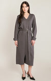 Robe en tricot ceinturée Dex, coloris gris charbon, vêtement porté