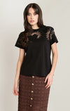 T-shirt à broderie en dentelle Dex, coloris noir, vêtement porté