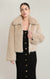 Veste en fausse fourrure Dex, coloris beige clair, vêtement porté